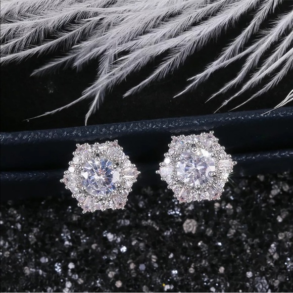 Diamond Cubic Zirconia Silver Stud Earrings - Picture 4 of 7